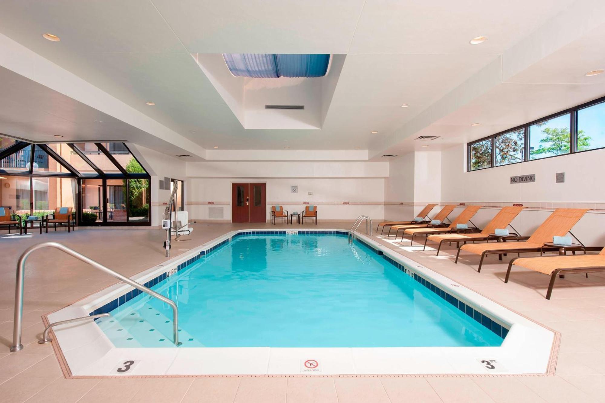 Courtyard Chicago Glenview/Northbrook Hotel Ngoại thất bức ảnh