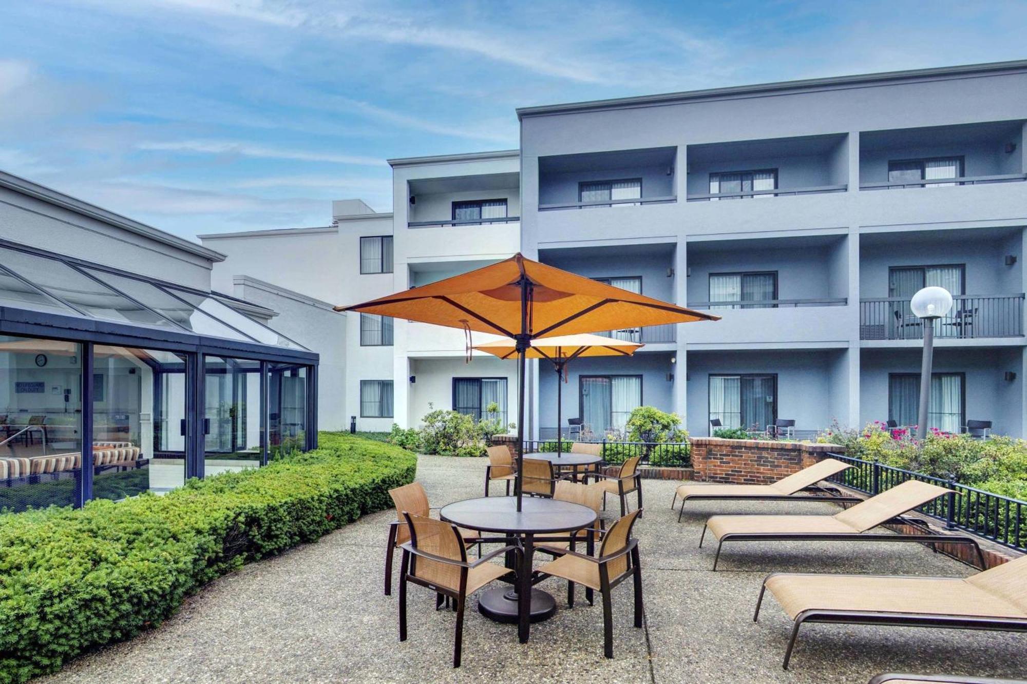 Courtyard Chicago Glenview/Northbrook Hotel Ngoại thất bức ảnh
