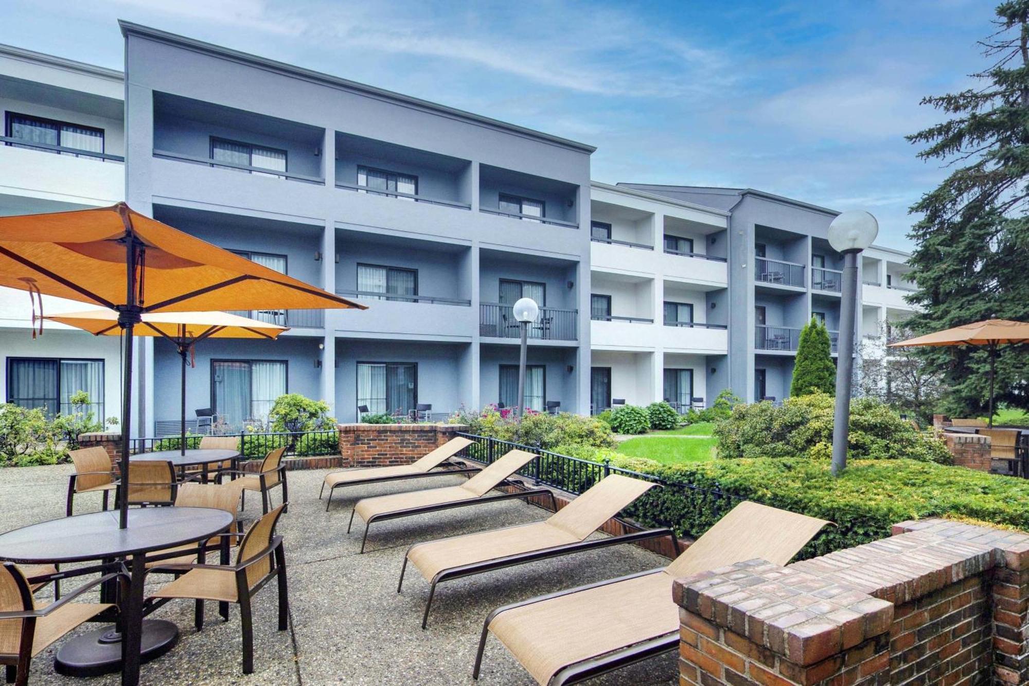 Courtyard Chicago Glenview/Northbrook Hotel Ngoại thất bức ảnh