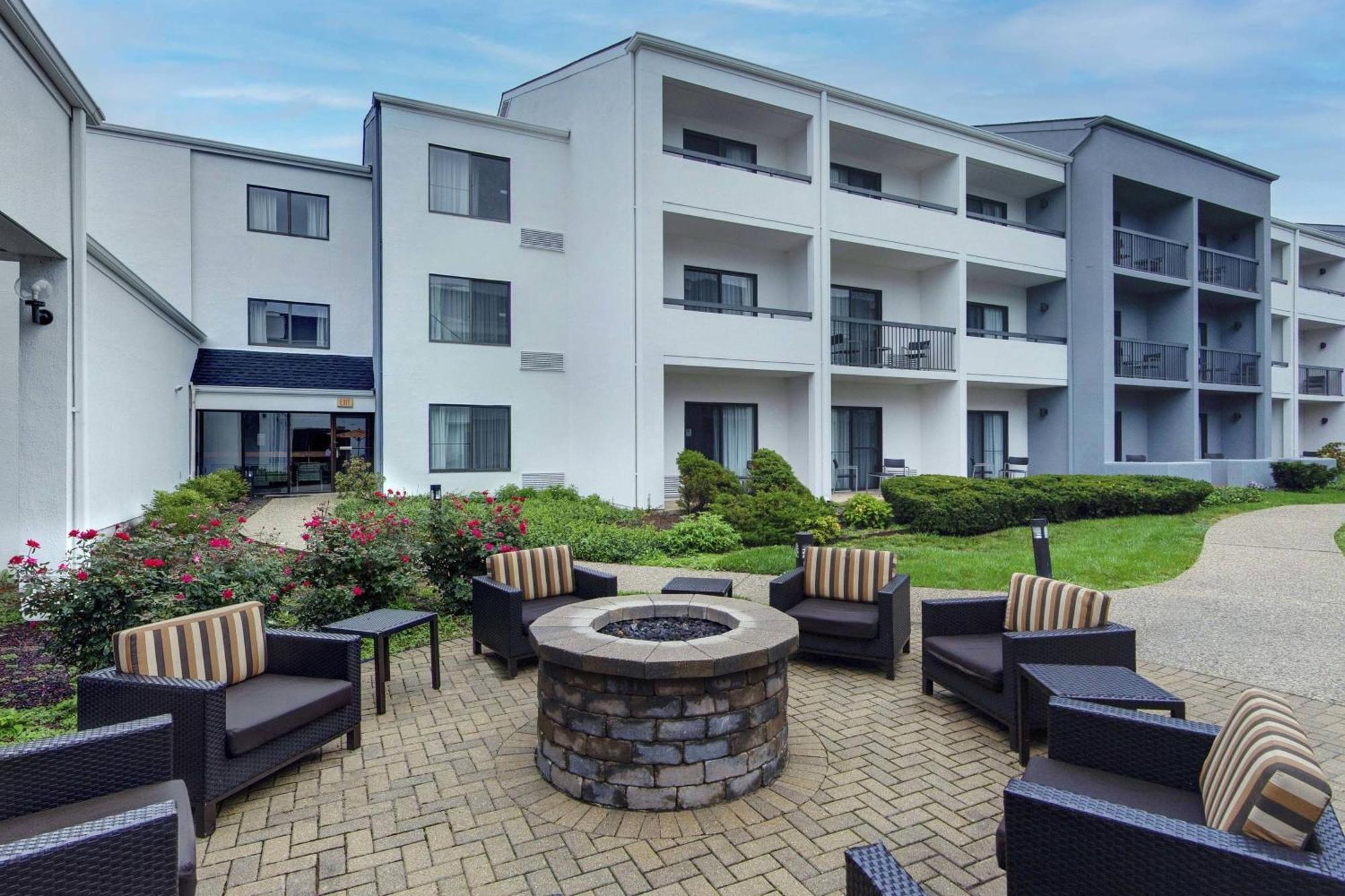 Courtyard Chicago Glenview/Northbrook Hotel Ngoại thất bức ảnh